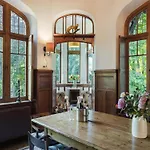 Villa Beautiful Castle In Wit Garden *