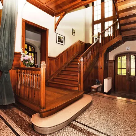 Beautiful Castle House In With Spacious Garden