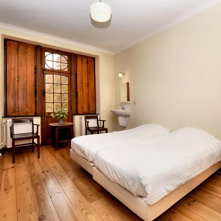 Beautiful Castle House In With Spacious Garden Villa *