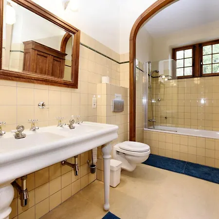 Beautiful Castle House In With Spacious Garden * Spa