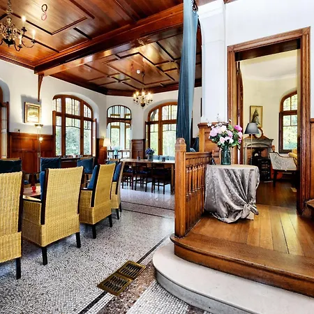 Beautiful Castle House In With Spacious Garden Villa *