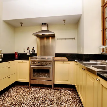 Villa Beautiful Castle In Wit Garden