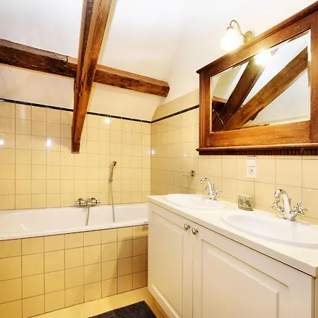 Beautiful Castle In Wit Garden Villa